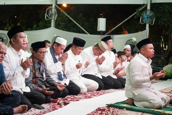 Pj Gubernur Sumut  Buka Puasa Besama Guru Madrasah dan Majelis Taklim